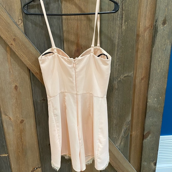 NWOT Bebe romper, size 4. Removeable straps - Picture 2 of 4
